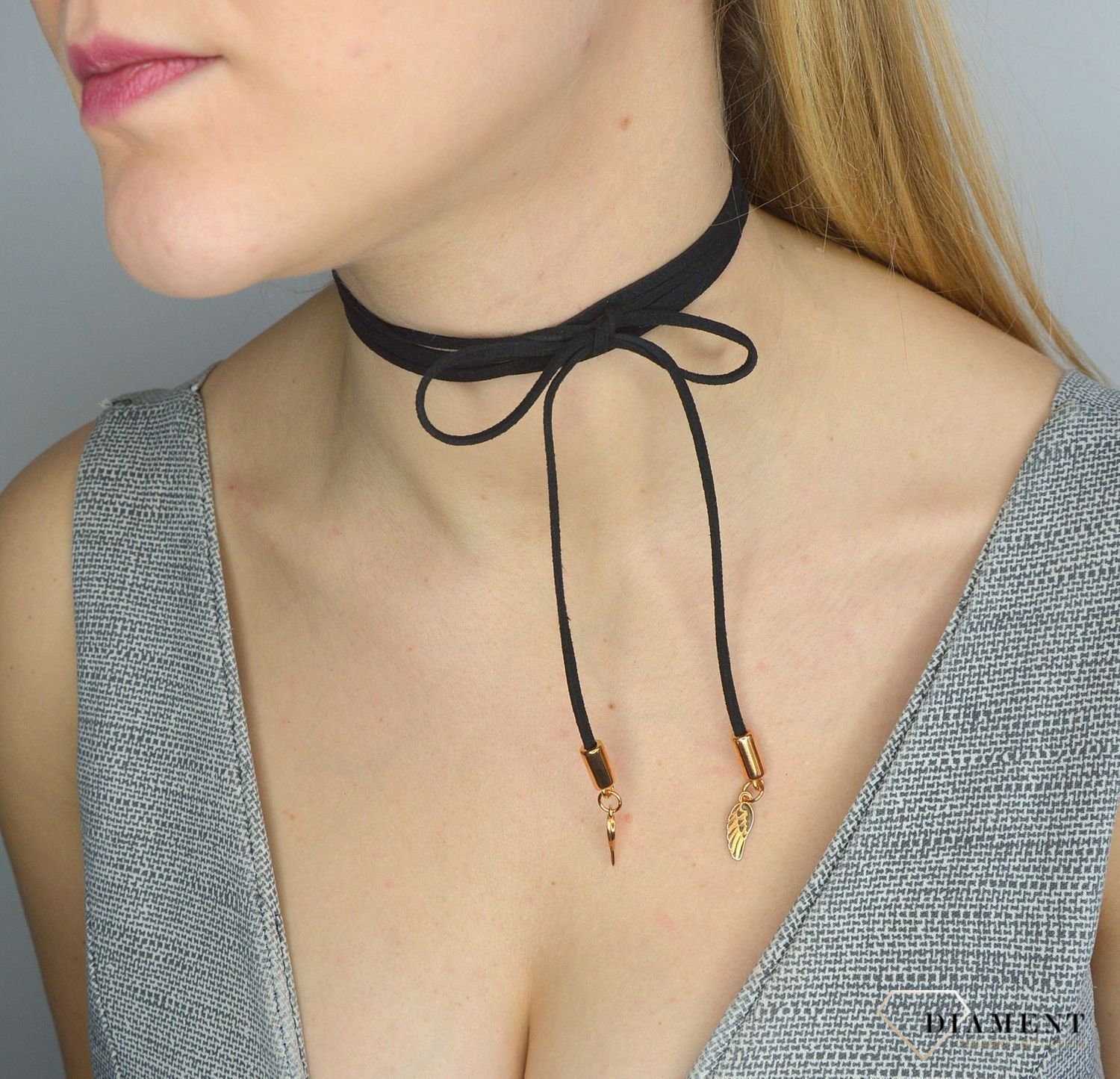 Naszyjnik choker damski czarny By Dziubeka różowe skrzydełka NIL2005 ✓Biżuteria damska.jpg